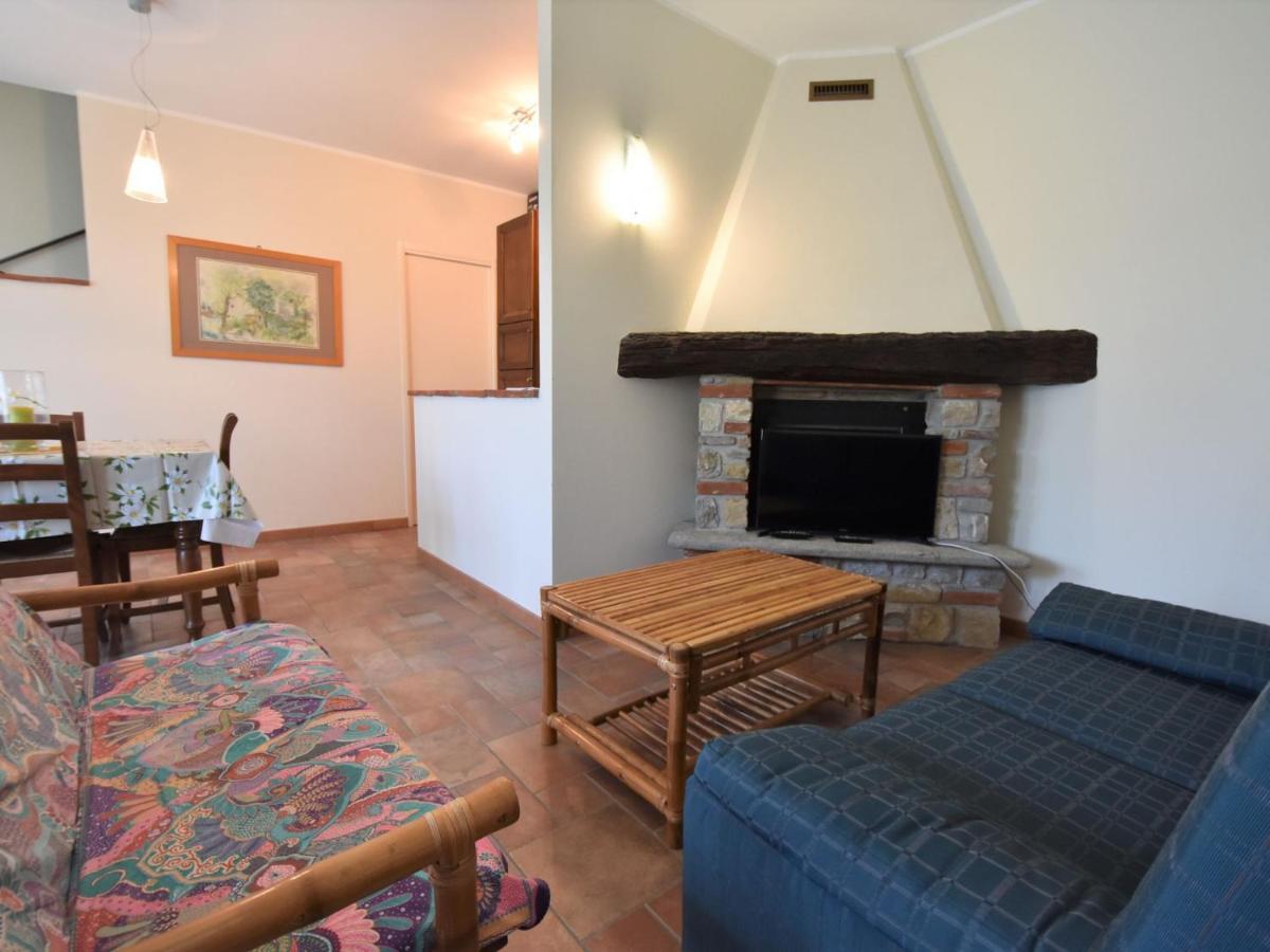 Castana  Apartment La Corte Bricca - Trilo B By Interhome מראה חיצוני תמונה