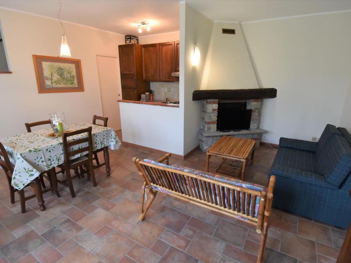 Castana  Apartment La Corte Bricca - Trilo B By Interhome מראה חיצוני תמונה